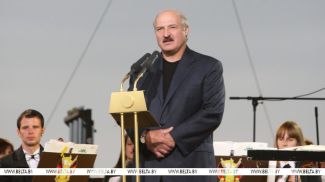 Аляксандр Лукашэнка на летнім фэсце "Александрыя збірае сяброў", 2010 год