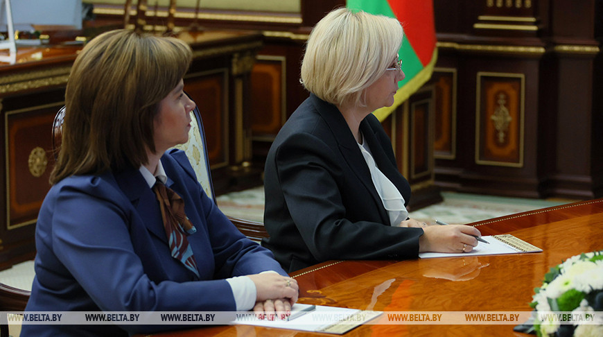 Надзея Лазарэвіч (справа)