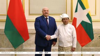 Аляксандр Лукашэнка і Мін Аун Хлайн