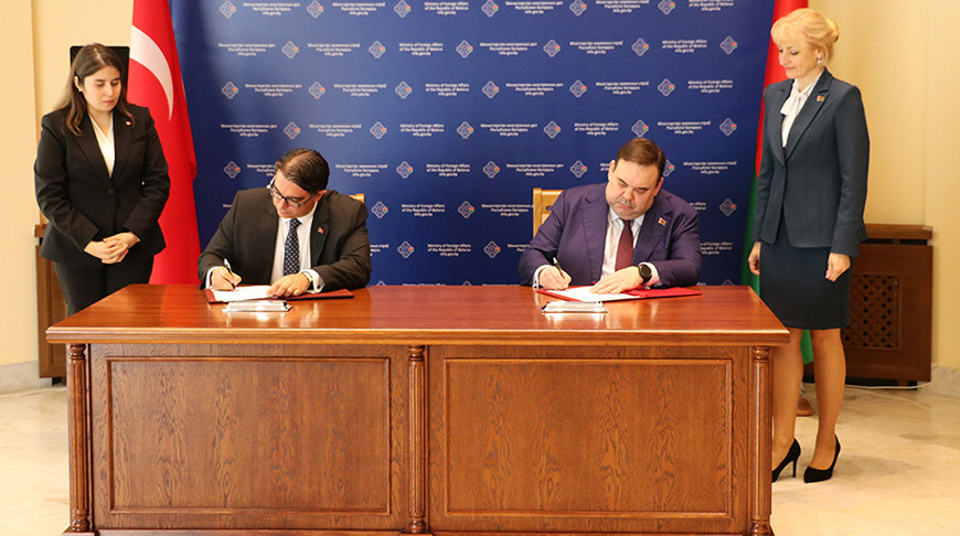 Гючлю Джэм Ышык і Яўген Шэстакоў. Фота МЗС