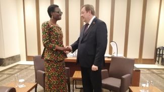 Тулія Эксан і Сяргей Алейнік. Фота Савета Рэспублікі Нацыянальнага сходу Рэспублікі Беларусь