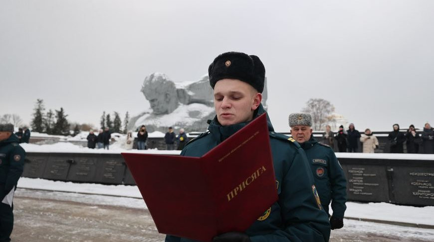 Каля 80 маладых супрацоўнікаў МНС прынялі прысягу ў Брэсцкай крэпасці