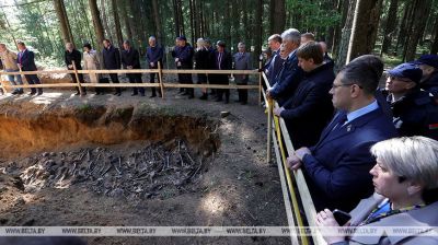 Сергяенка наведаў месца раскопак масавага пахавання ахвяр генацыду ва ўрочышчы Уручча