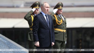 Пуцін усклаў вянок да манумента Перамогі ў Мінску