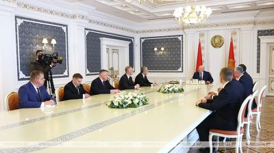 Лукашэнка абазначыў ключавыя задачы для мясцовай вертыкалі  