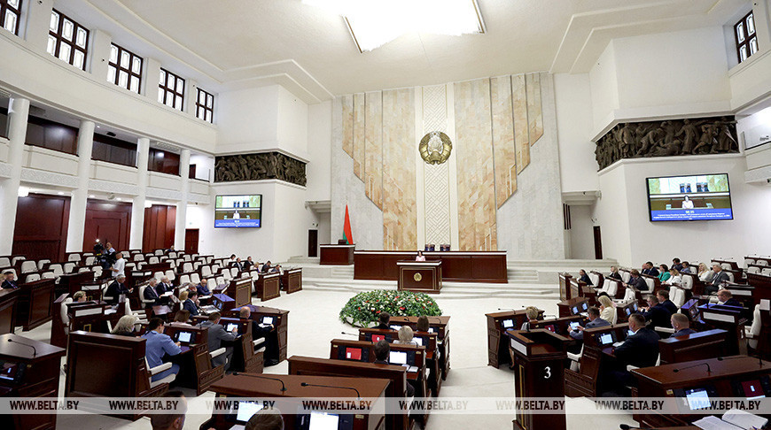 Пасяджэнне першай сесіі Палаты прадстаўнікоў восьмага склікання адбылося ў Мінску   