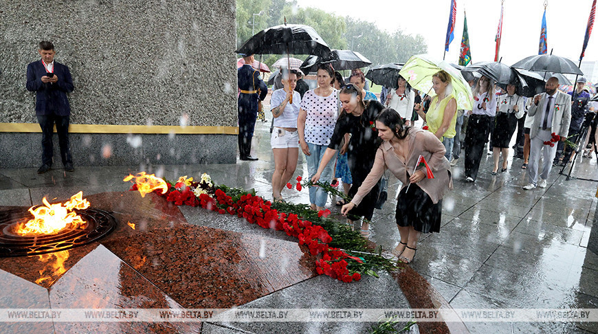 Цырымонія ўскладання кветак да Вечнага агню адбылася ў Віцебску