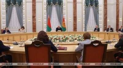 Лукашэнка: Канстытуцыйнаму Суду трэба заняць лідарскую пазіцыю ў рэалізацыі палажэнняў Асноўнага Закона