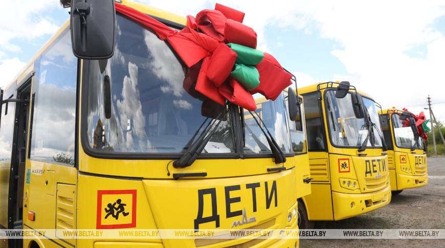 Новыя школьныя аўтобусы перадалі ў раёны Гомельскай вобласці