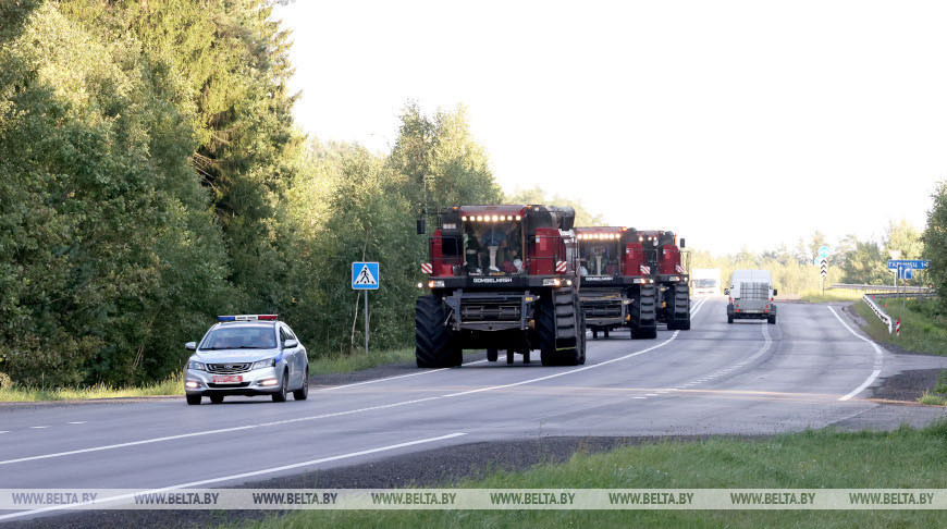 Трэцяя партыя збожжаўборачных камбайнаў перакінута з поўдня на поўнач Магілёўскай вобласці