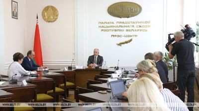 Сергяенка праводзіць асабісты прыём грамадзян у Мінску