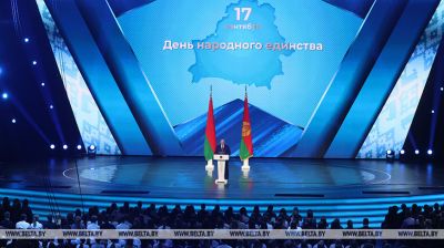 Лукашэнка: Дзень народнага адзінства сімвалізуе імкненне беларусаў жыць у сваёй дзяржаве і на роднай зямлі