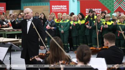  "Не чакалі такога падарунка". Прэзідэнцкі аркестр выступіў у цэху "ФанДАКа" ў Бабруйску  