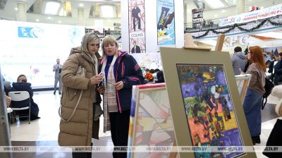 Калядны вернісаж "Інклюзія ў мастацтве" адкрыўся ў ГЦ "Сталіца"