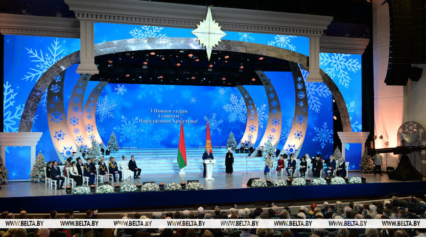 Лукашэнка ўручыў прэміі "За духоўнае адраджэнне" і спецпрэміі Прэзідэнта