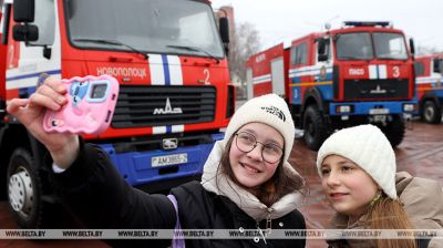 Выстаўка спецтэхнікі на "Марафоне адзінства" ў Наваполацку прыцягнула ўвагу школьнікаў горада