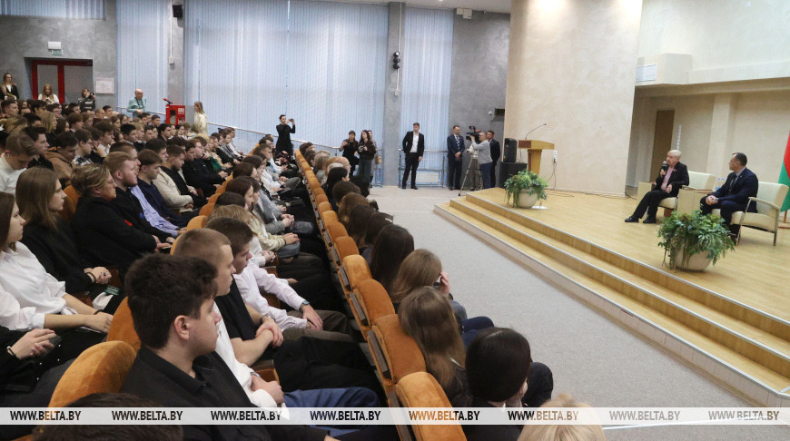 Ярмошына правяла сустрэчу з упершыню галасуючымі ў Магілёве