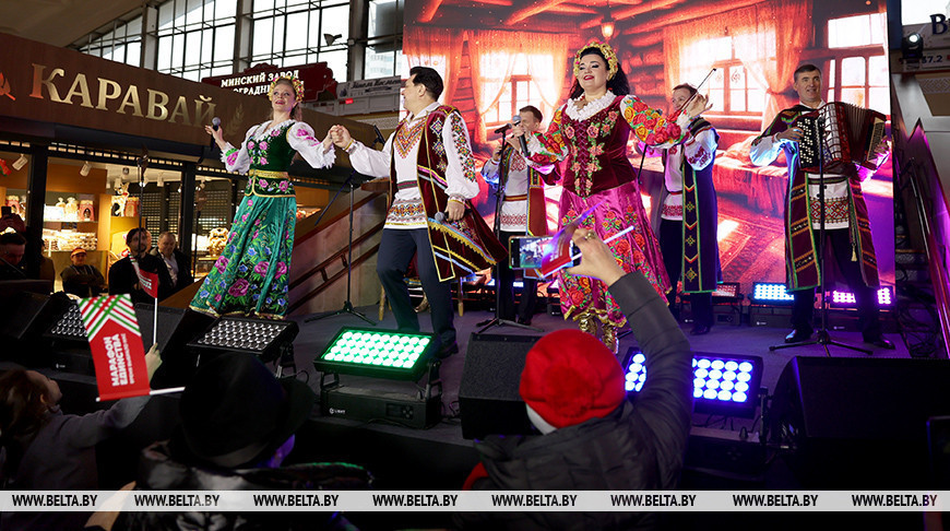 Праект "Разам працуем, разам спяваем" упершыню прайшоў на Камароўскім рынку