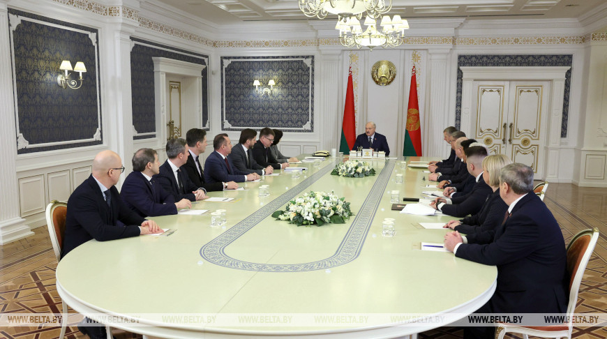 Лукашэнка сустрэўся з даверанымі асобамі на праведзеных прэзідэнцкіх выбарах