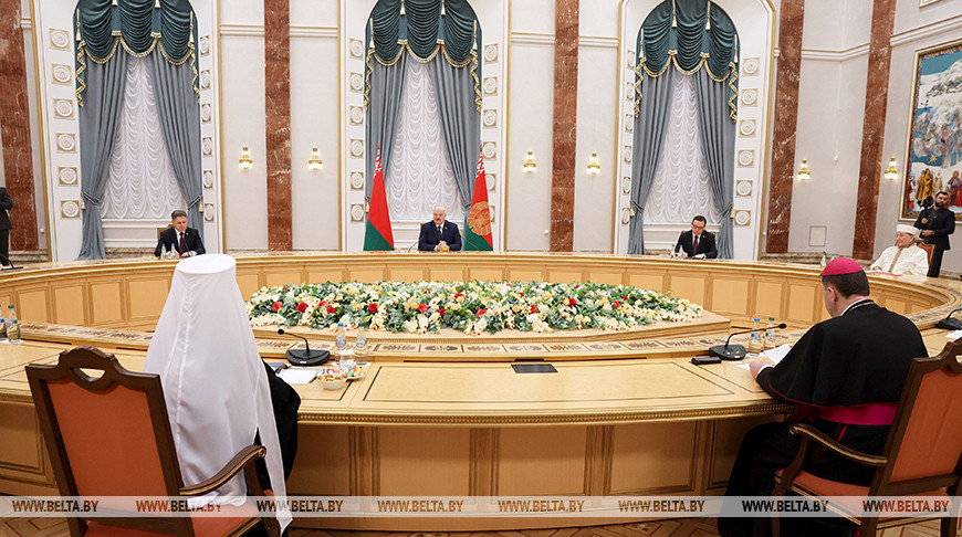 Лукашэнка: усе канфесіі жывуць у Беларусі ў атмасферы ўзаемнай павагі, міру і згоды