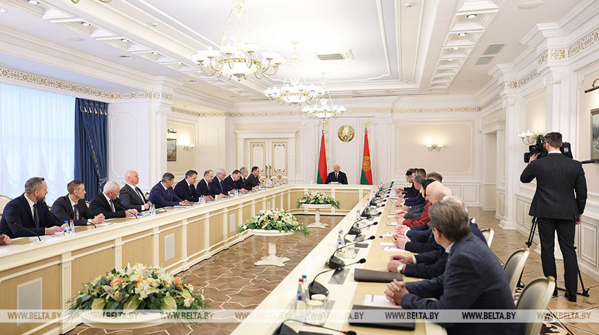 Лукашэнка правёў сустрэчу з прадстаўнікамі прыватных прадпрыемстваў