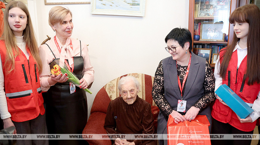 "Каб ніколі не бачылі жахаў вайны". Што пажадала ўсім 107-гадовая мінчанка Ганна Грамыка ў свой дзень нараджэння 