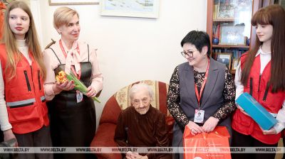 "Каб ніколі не бачылі жахаў вайны". Што пажадала ўсім 107-гадовая мінчанка Ганна Грамыка ў свой дзень нараджэння 