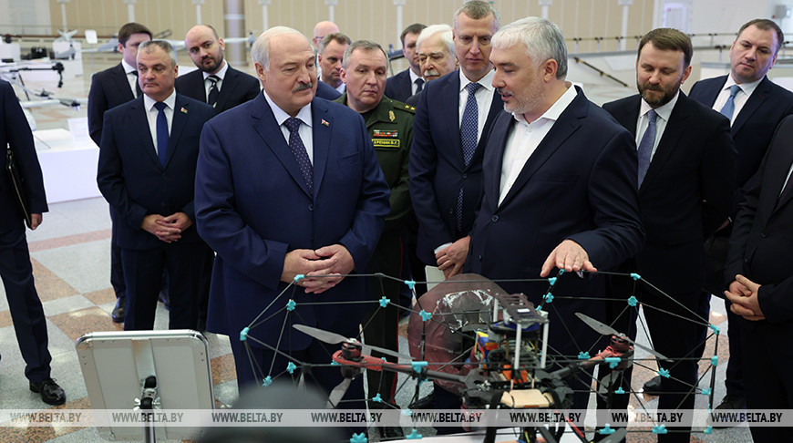 Лукашэнка наведаў выстаўку найноўшых расійскіх беспілотнікаў  