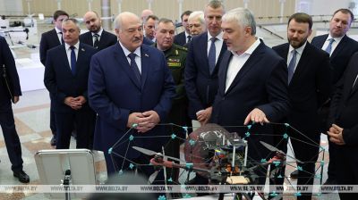 Лукашэнка наведаў выстаўку найноўшых расійскіх беспілотнікаў  