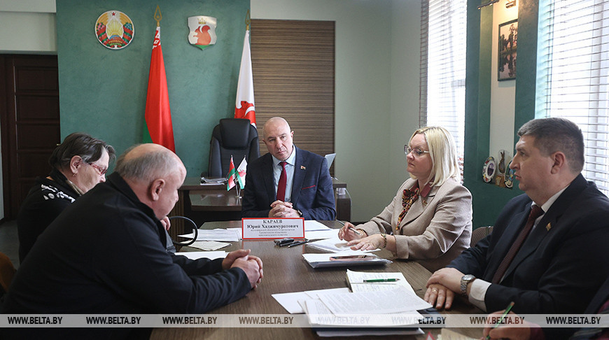 Сувязь, дарогі, памяць аб ліквідатарах. З якімі пытаннямі звярнуліся да Караева жыхары Гродзенскай вобласці  