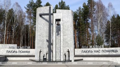 Не сціхае боль, не высыхаюць слёзы. Памяць ахвяр трагедыі ў Хатыні ўшанавалі на мемарыяле Ала