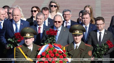 Дэлегацыя Пензенскай вобласці ўсклала кветкі на Буйніцкім полі