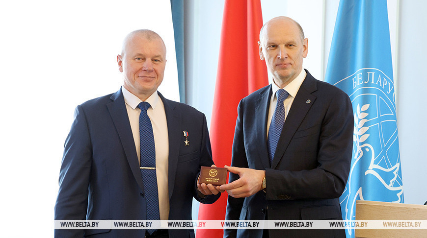 Касманаўт Навіцкі выбраны ганаровым членам праўлення Беларускага фонду міру