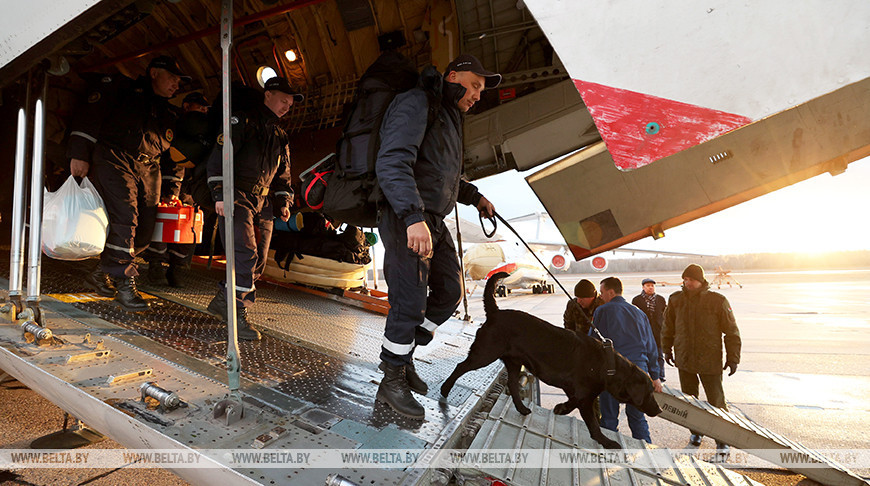 Самалёт Мінабароны з беларускімі ратавальнікамі вярнуўся з М'янмы