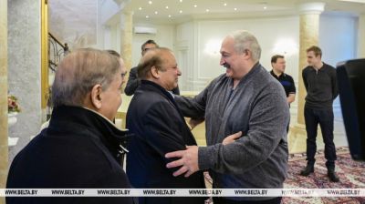 Лукашэнка і Шахбаз Шарыф правялі нефармальную сустрэчу