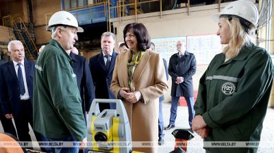 Жыллё, развіццё рэгіёна. Качанава сустрэлася з калектывам наваполацкага ААТ "Нафтазаводмантаж"