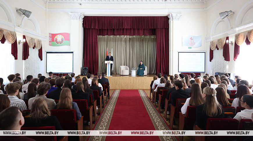 Пярцоў сустрэўся з навучэнскай моладдзю Мінскага філіяла "БГЭУ СК"