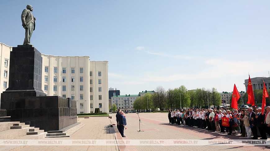 Цырымонія ўскладання кветак да помніка Леніна адбылася ў Магілёве