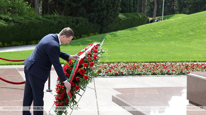 Даніна памяці і павагі. Турчын усклаў вянкі да знакавых манументаў у Азербайджане