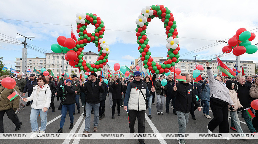 "Шэсце пакаленняў", ваенны парад, інтэрактыўныя пляцоўкі. У Віцебску адзначаюць Дзень Перамогі