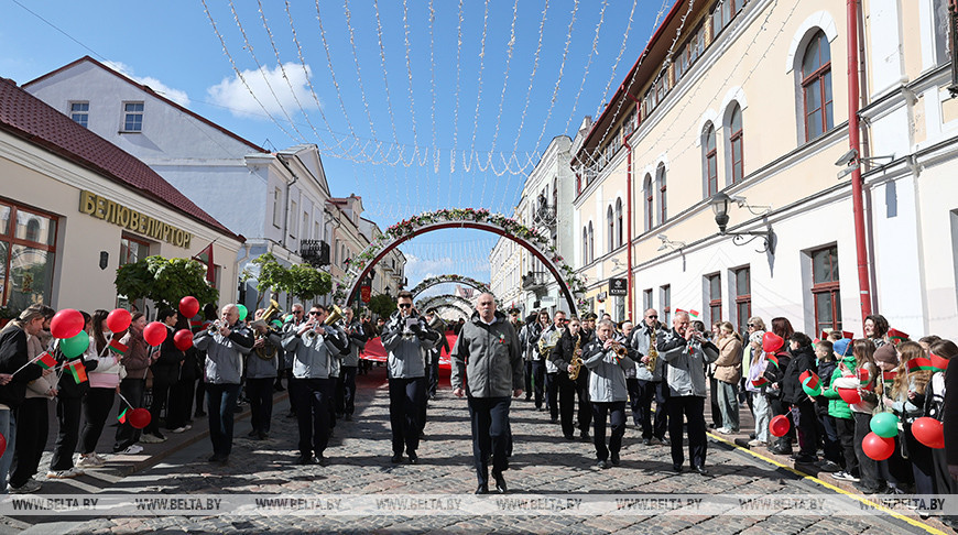Парад, шэсце "Беларусь памятае". Гродна святкуе Дзень Перамогі