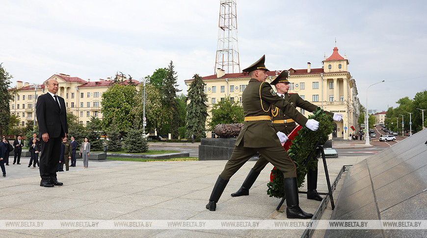 Віцэ-прэм'ер Дзяржсавета КНР усклаў вянок да манумента Перамогі ў Мінску