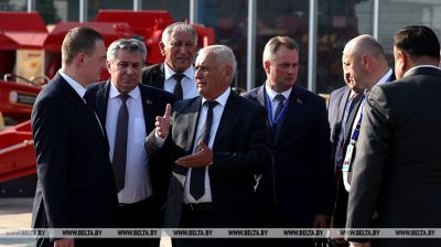 Прэм'ер-міністр Беларусі азнаёміўся з вытворчасцю АТЗТ "Агратэхсэрвіс" у Душанбэ