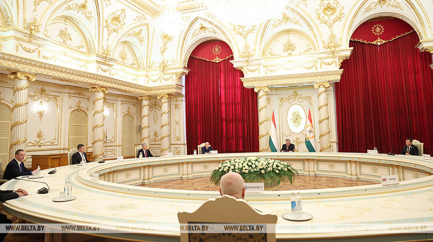 У Душанбэ адбылася сустрэча прэзідэнта Таджыкістана з удзельнікамі пасяджэння Савета кіраўнікоў урадаў СНД