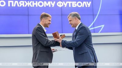 Сярэбраных прызёраў чэмпіянату свету па пляжным футболе ўшаноўвалі ў НАК Беларусі  