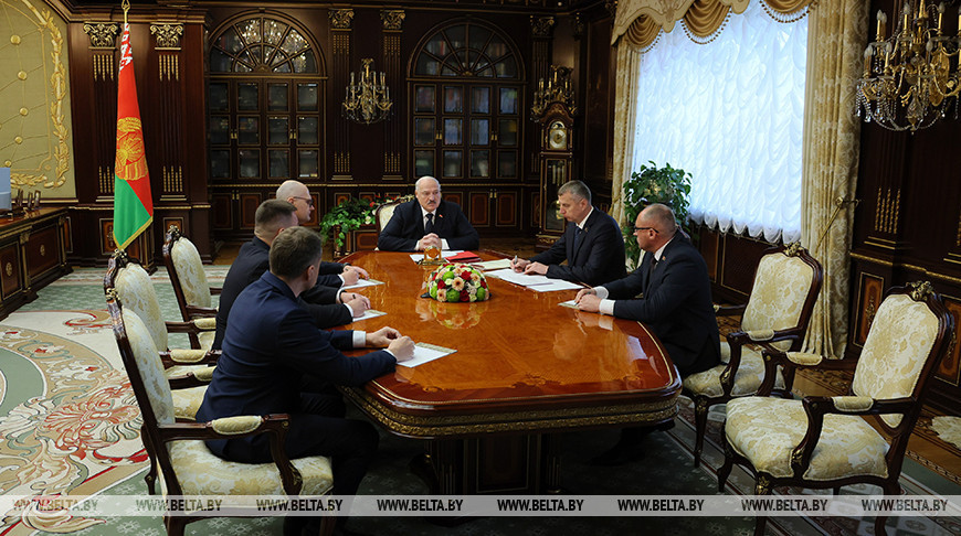 Лукашэнка разгледзеў кадравыя пытанні  