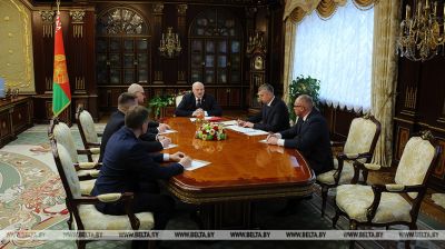 Лукашэнка разгледзеў кадравыя пытанні  