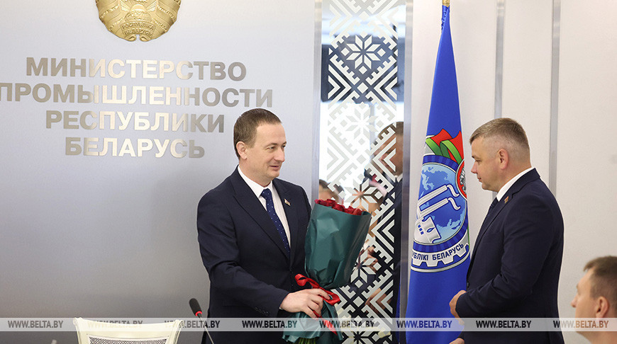 Новага кіраўніка прадставілі калектыву Мінпрама  