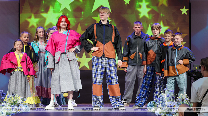 Інклюзіўны паказ створаных дзецьмі калекцый адзення прайшоў на "Славянскім базары ў Віцебску"  