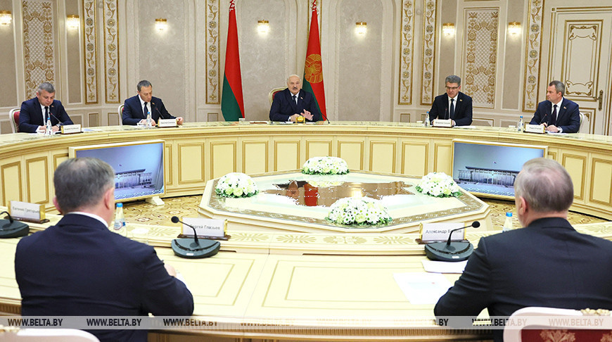 Лукашэнка: супрацоўніцтва з Санкт-Пецярбургам для Беларусі - прыярытэт прыярытэтаў